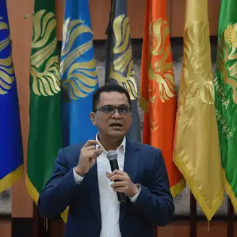 Riau Maritime Corridor: Jurus Jitu Ekonomi Biru Ala Captain Hakeng