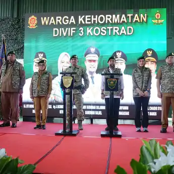 Wali Kota Makassar Dikukuhkan sebagai Warga Kehormatan Divisi Infanteri 3 Kostrad