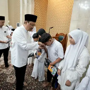 Menteri Sosial Gus Ipul Serahkan Santunan ke 1.000 Anak Yatim dan Dhuafa