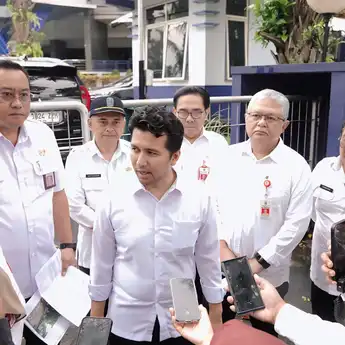 Minimalisasi Dampak Bagi Kelestarian Pohon dan Penghuni Jalan, Wagub Emil Meninjau Langsung Kondisi Drainase Kawasan Soekarno-Hatta Kota Malang