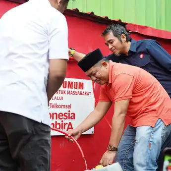 Telkomsel dan RANS Entertainment Bantu Perbaiki Fasilitas Umum Sumber Air Bersih di Makassar