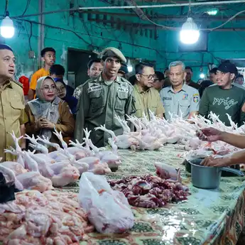 Wali Kota Makassar Tinjau Pasar: Harga Stabil, Cabai Jadi Sorotan