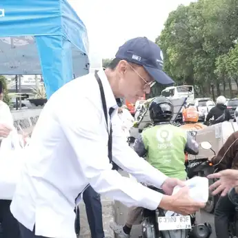 Berbagi Berkah Ramadhan, PT Jasaraharja Putera Hadir dengan berbagi Takjil