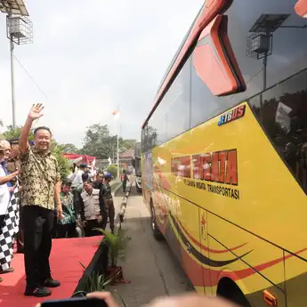 Wagub Sumsel Cik Ujang Lepas 25 Bus Mudik Gratis untuk 880 Pemudik