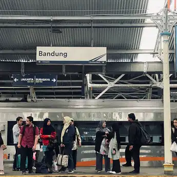 Libur Lebaran, Stasiun Cikarang Dan Stasiun Cicalengka Jadi Favorit