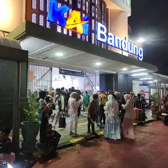 Selama Masa Angleb 2025, Stasiun Bandung Jadi Stasiun Terpadat untuk Arus Mudik dan Balik