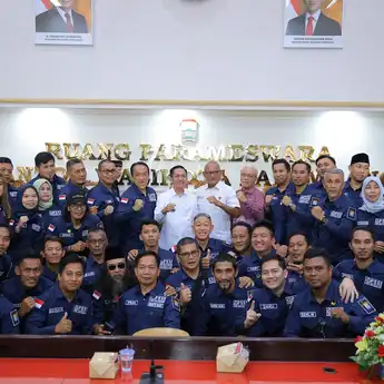 Wali Kota Palembang Ratu Dewa Memuji Pegawai Damkar yang Bekerja 24 Jam