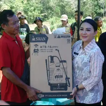 Bupati Karolin Minta Masyarakat Manfaatkan Secara Maksimal Bantuan Pemerintah