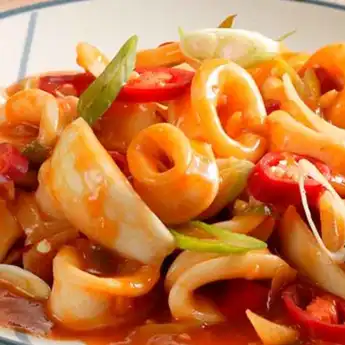 Resep Cumi Goreng Pedas Saus Acar, Menu Nikmat untuk Makan Malam