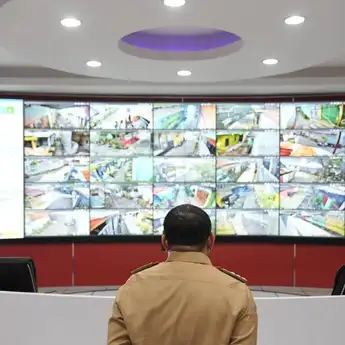 Wali Kota Makassar Tinjau War Room, Soroti Penguatan Sistem Keamanan Berbasis Teknologi