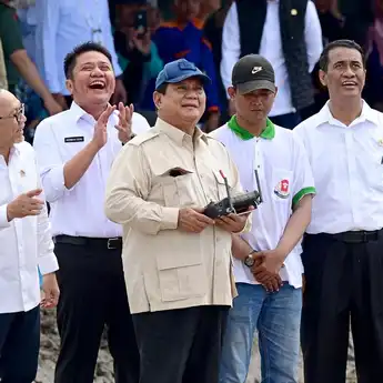 Presiden Prabowo Tebar Benih Padi dengan Drone di Lahan 105 Ribu Hektar Ogan Ilir, Dorong Ketahanan Pangan Nasional