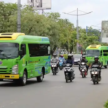 Cukup Tap In, Penumpang Trans Banjarmasin Rasakan Kemudahan BRIZZI