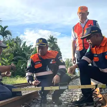KAI Divre II Sumbar Lakukan Pemeriksaan Jalur KA Pasca Angkutan Lebaran