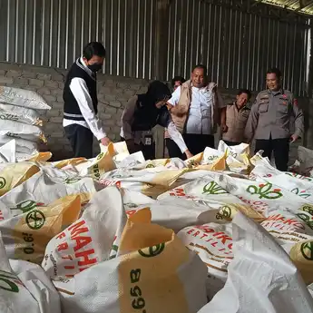 Beroperasi 6 Bulan, Polda Kalsel Bongkar Pemalsuan Pupuk di Banjarbaru
