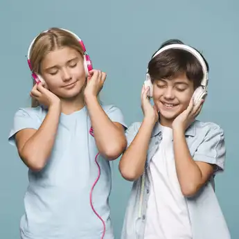 Orang Tua Harus Waspadai Bahaya Lagu Dewasa untuk Anak