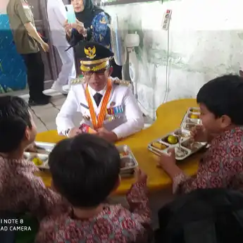 Wamendagri Meminta MBG Menguntungkan Warga Sekitar, Penyajian Higienis dan Memiliki Nutrisi 