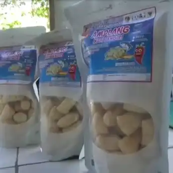 Jeli Manfaatkan Ruang Digital, Amplang Ikan Tenggiri Wiji Lestari Kerap Ludes Diburu Pembeli