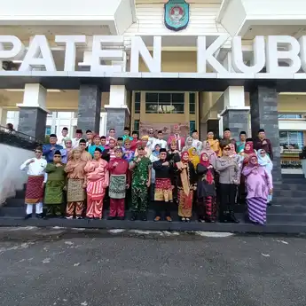 Pimpin Upacara Hardiknas 2025, Sujiwo: Masa Depan Anak-Anak Kubu Raya Ada di Tangan Guru