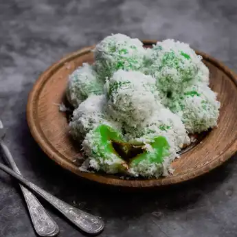 Resep Klepon: Camilan Tradisional Isi Gula Merah yang Meleleh di Mulut