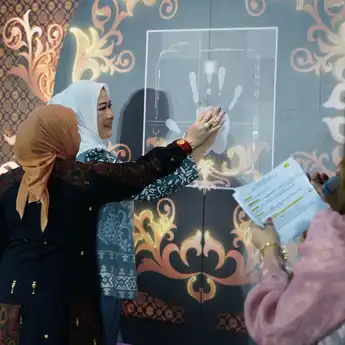 Feby Deru Dorong Kreativitas Anak Muda Melalui Gelaran Fashion Incubation 2025