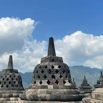 Tema Waisak 2025 Lengkap dengan Rangkaian Acara Waisak 2569 BE