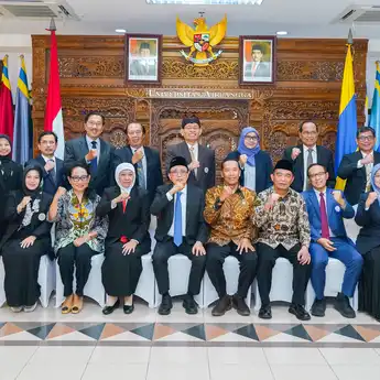 Pemimpin Transformatif Lahirkan Berjuta Prestasi, Khofifah Sebut Cita-cita Terbesar Pada Rektor Unair Terpilih 2025-2030
