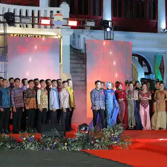 30 Pasang Finalis Cek Bagus dan Cek Ayu Tampil Memukau di Malam Semifinal Pemilihan Duta Budaya Kota Palembang
