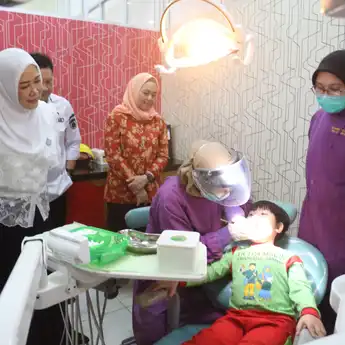 Sambut HUT ke-79 Sumsel, Ketua TP PKK Feby Deru Tinjau Layanan Kesehatan Gratis di RSUD Siti Fatimah