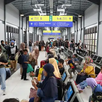 Libur Panjang Waisak, 168 Ribu Penumpang Serbu Kereta Api dari Bandung