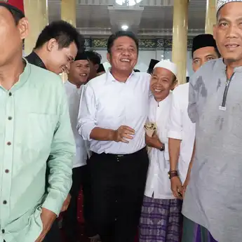 Gubernur Sumsel Herman Deru Apresiasi Kebersihan Masjid Al-Ikmal Bukit Kecil Palembang