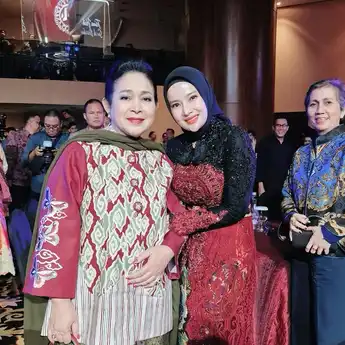 dr. Ayu Widya Asal Banjarmasin Raih Penghargaan bersama Tokoh Perempuan Nasional