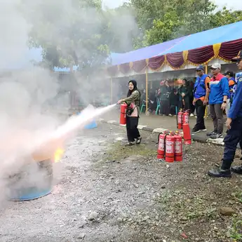 Pertamina Gelar Simulasi Penanggulangan Kebakaran di Desa Baji Mangngai