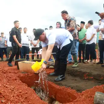 Wagub Sumsel Cik Ujang Resmikan Peletakan Batu Pertama Masjid Al-Hijrah di Lubuk Linggau