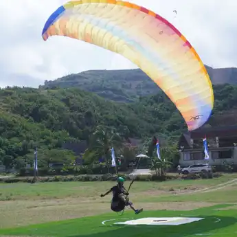 Lombok Resmi Gelar Paragliding Accuracy World Cup 2025, TNI AU Dukung Dirgantara dan Sport Tourism Indonesia