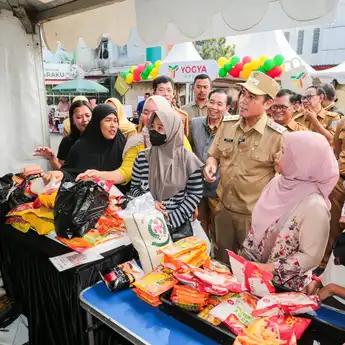 Jelang Iduladha, Warga Kota Bandung Serbu Bazar Murah
