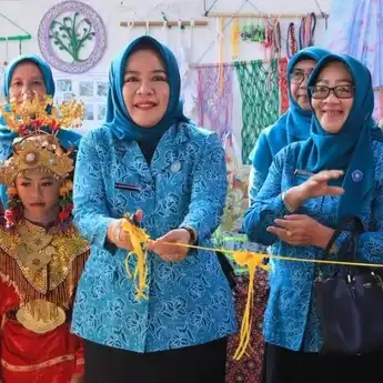 Ketua TP PKK Prabumulih Hadiri Pentas Seni & Gelar Karya P5 di SD Negeri 34: Dorong Cinta Budaya Sejak Dini