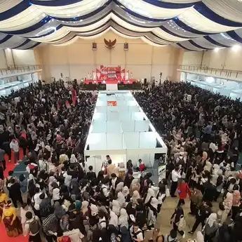 Job Fair Bekasi 2025 Ricuh, Peserta Membludak hingga Rebutan QR Code