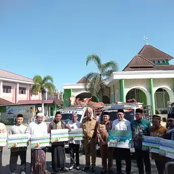 Gubernur Kalbar Serahkan Simbolis 49 Ekor Sapi Kurban Idul Adha 1446 H