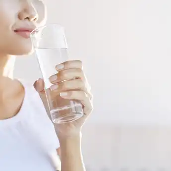 Ginjal Rusak Karena Minum Air Saat Bangun Malam? Ini Klarifikasi Pakar