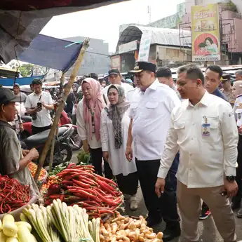 Wali Kota Munafri Sidak Pasar Terong, Cek Ketersediaan dan Harga Pangan