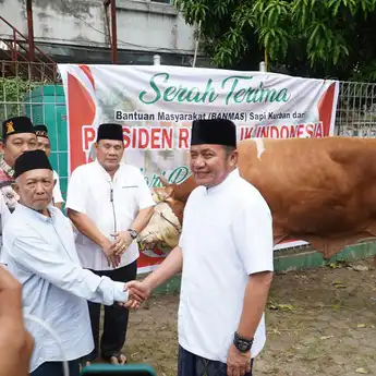 Gubernur Sumsel Herman Deru Tinjau Pemotongan Kurban Usai Shalat Jumat dan Open House Iduladha
