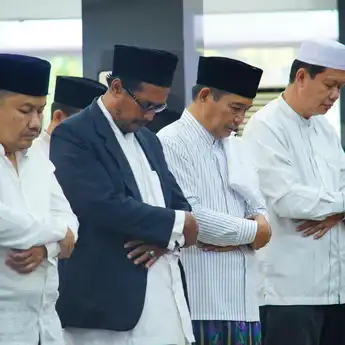 Bupati dan Wabup Muba Pimpin Shalat Id dan Salurkan Kurban untuk Masyarakat