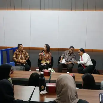 Dari Pasar ke Parlemen: Kiprah Kepemimpinan Perempuan untuk Ekonomi Berkelanjutan