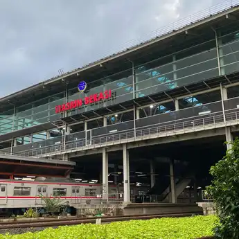 Stasiun Bekasi sebagai Stasiun Integrasi dan Alternatif Menuju Berbagai Kota Tujuan di Jakarta