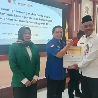 Serahkan Bantuan Keuangan Parpol, Pemprov Kalsel Tekankan Adanya Pendidikan Politik