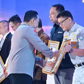 Jasa Raharja Terima Penghargaan dari Kapolri pada Acara Rakernis Fungsi Lalu Lintas 2025