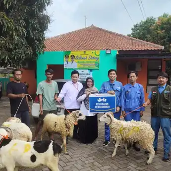 Krakatau Posco hadirkan makna berbagi untuk warga Cilegon dan sekitarnya melalui penyaluran hewan kurban Iduladha 1446 H