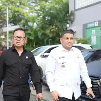 Naik Pete-Pete dan Becak, Bima Arya Keliling Makassar Tinjau Layanan Publik