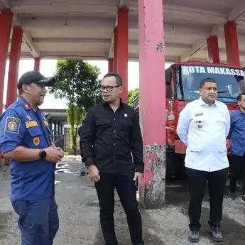 Tinjau Damkar Makassar, Wamendagri Terkesan: Ini Bisa Jadi Model Emergency Satu Atap!
