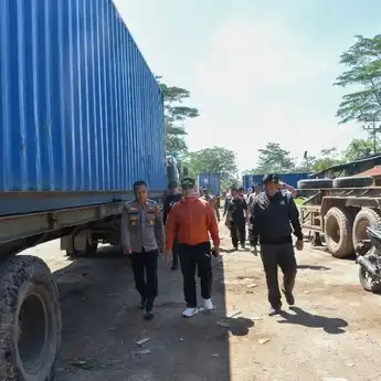Sujiwo Tegaskan Aktivitas Usaha Harus Sesuai Aturan: 'Jangan Ganggu Ketertiban Dan Keselamatan Warga'